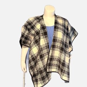 Plaid fleece cape / shawl